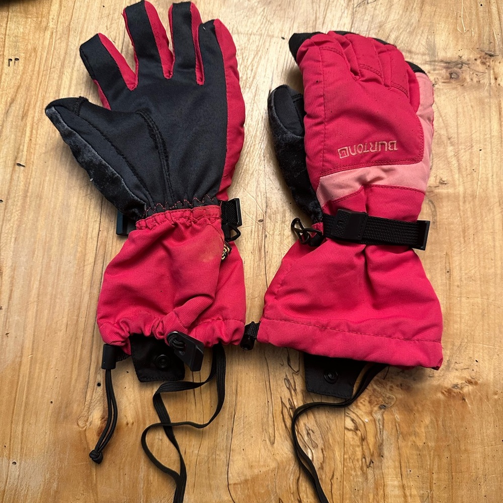 Burton Red and Black Insulated Gloves for Cold Weather and Snow Fun ❄️ ⛄️